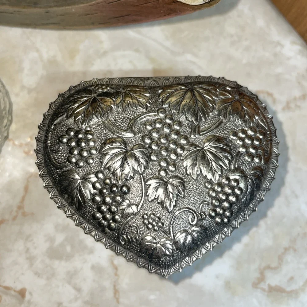 Vintage‎ Ornate Metal Trinket Box With Hinged Lid Grapevine Design